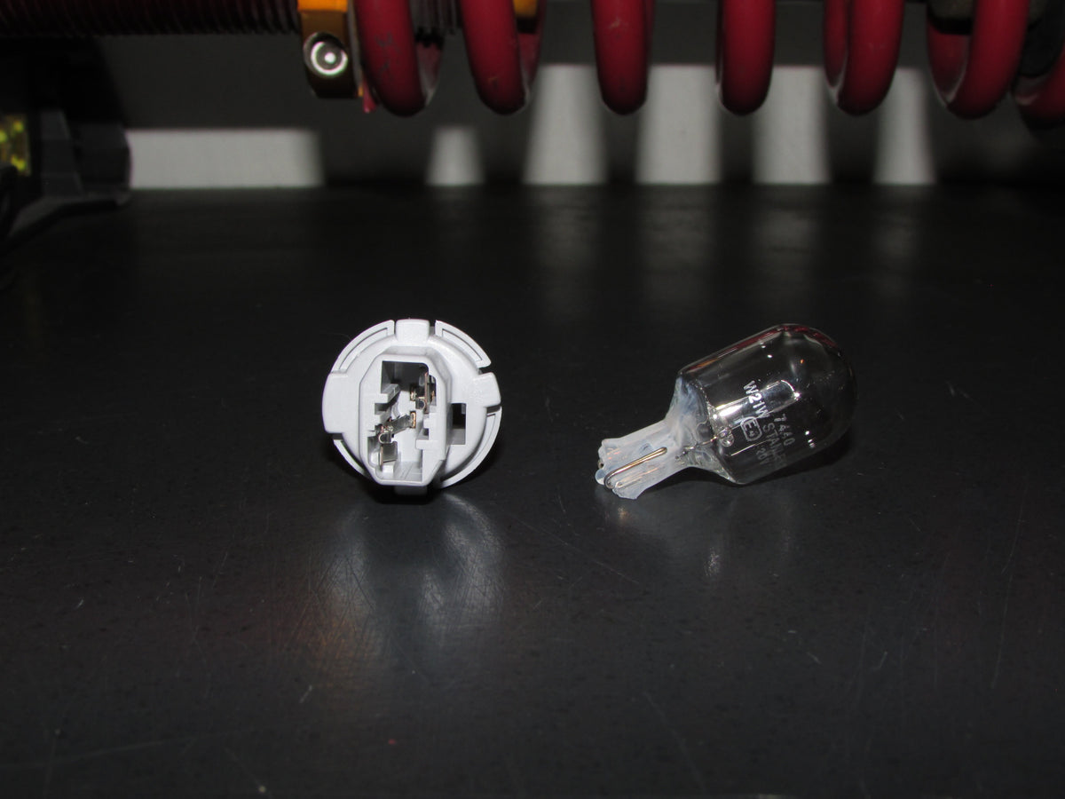 08 09 Mitsubishi Lancer EVO OEM Reverse Light Bulb Socket - Right ...