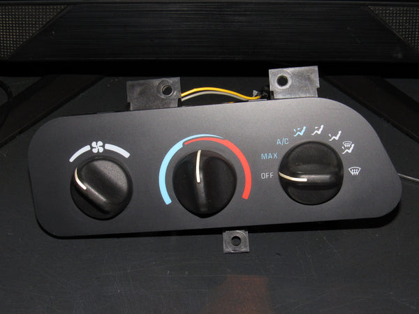 thumbnail image 2 of GM A/C Fan Heater Climate Control Knob – Clear Stem – For 97-02 Camaro, 94-96 Caprice 2 of 3