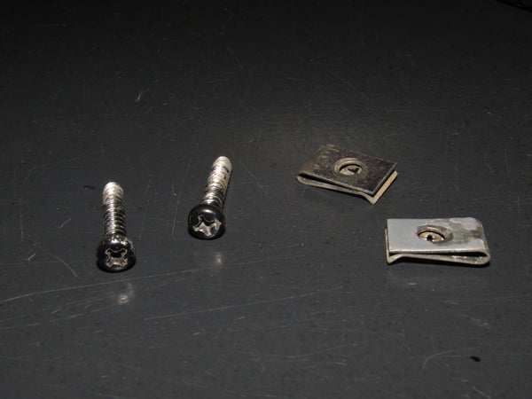 70 71 72 73 Datsun 240z OEM Side Marker Light Mounting Screw & Clip